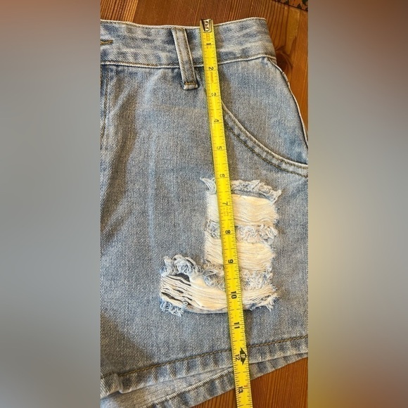 Shorts - Picture 5 of 8